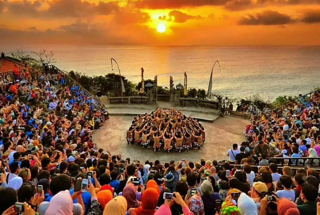 Menikmati Keindahan Wisata Budaya Bali: Tarian Kecak dan Tarian Piring